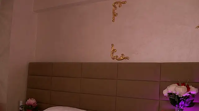 KyraCase live cam preview