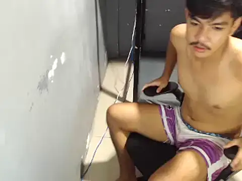 Dylannn_30 live cam on StripChat