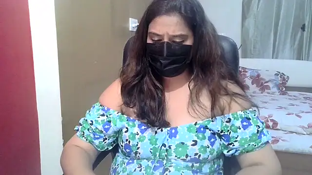 Scarlet_Ivory