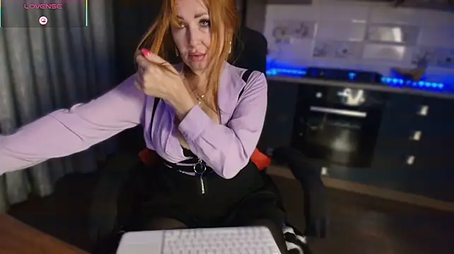 emlana live cam on StripChat