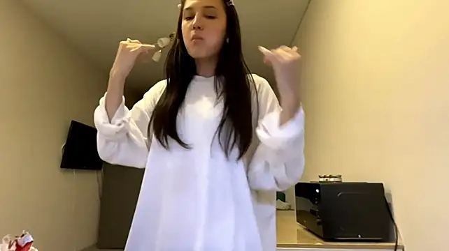 MarinaTuray live cam on StripChat