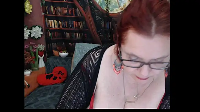 PlayfullMature live cam preview
