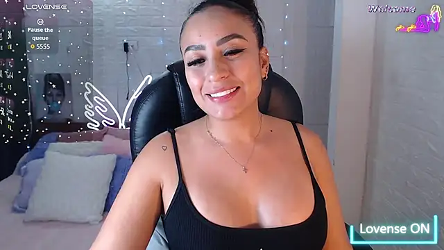 Paulina_627 live cam on StripChat