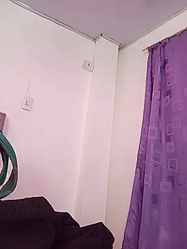 NahomyEvans webcam