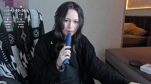 AriettiHamoe live cam on StripChat