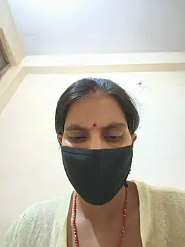 Cuty_ruhani live cam on StripChat