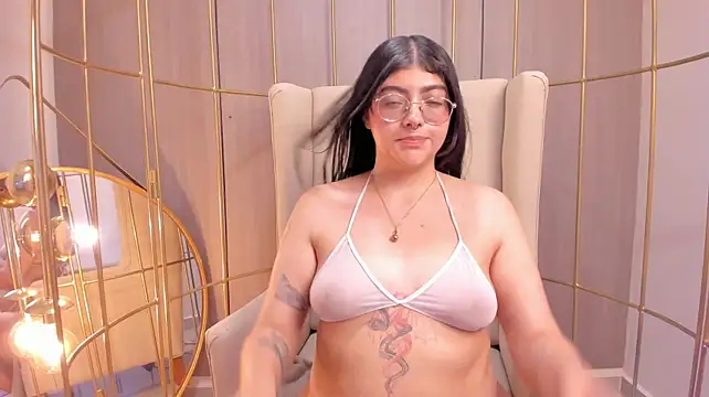 AriaFoxx_ live cam on StripChat