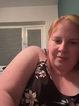 Curvy-GingeXX live cam preview