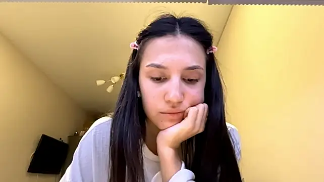 MarinaTuray live cam on StripChat