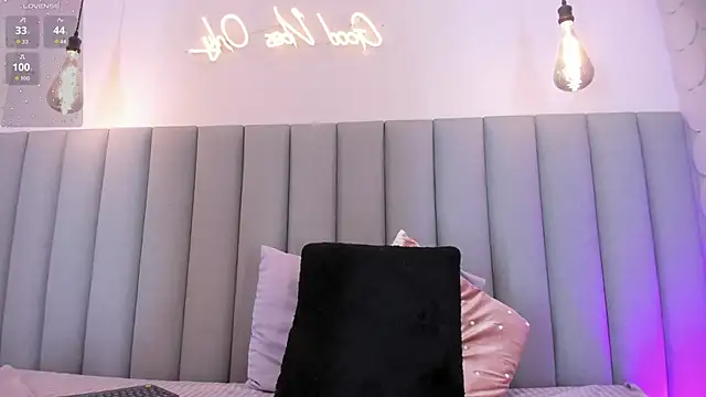 Leamonroe__ webcam