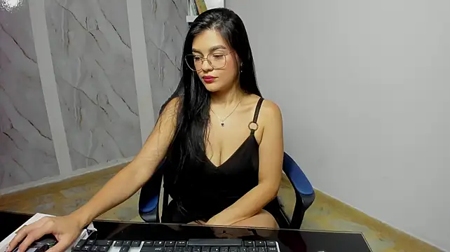 alayasmile live cam on StripChat