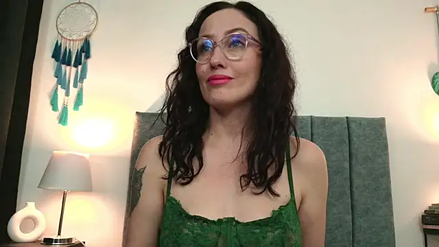 IberianMoonMK live cam on StripChat
