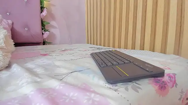 lovely__kiss__ live cam on StripChat