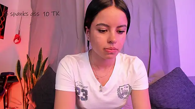 Im_megaan live cam on StripChat