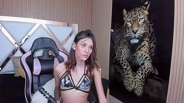 SaraiMadels webcam