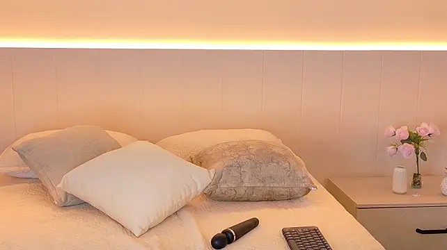 Jessie-Rouse live cam on StripChat