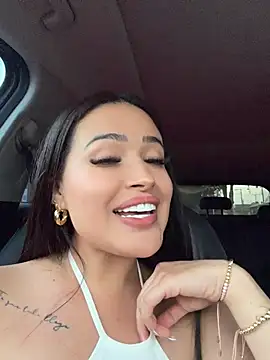 sara_fun (F young) - I throw my thongs at a stranger