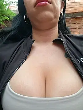 luianna (Ask my age) - Turn me on and make my nipples hard