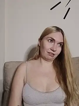 KisaVixen live cam on StripChat