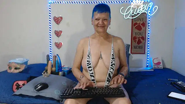 loquitaqueen011 live cam preview
