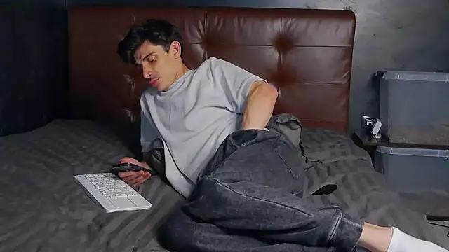 DanielCrush1 live cam on StripChat