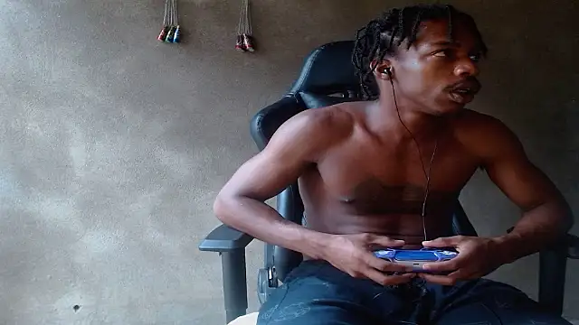 Larry-n-clouds webcam