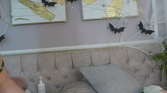 Miel_Bell live cam on StripChat