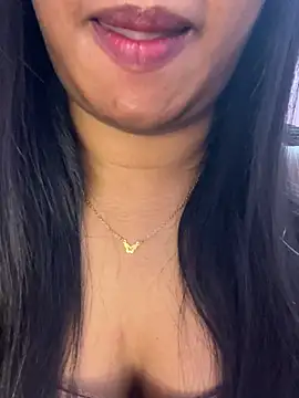 Tamil_Maaya live cam on StripChat