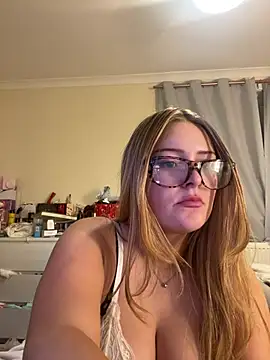 cherryrosealiee live cam on StripChat