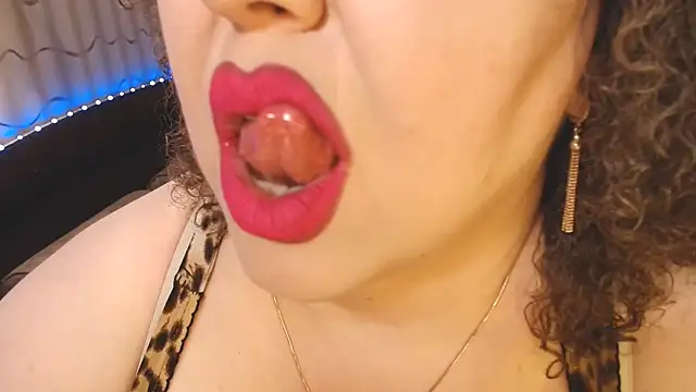 BustyKatty live cam on StripChat
