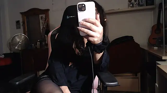 Chic_desire live cam on StripChat