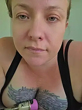 julimonroe live cam on StripChat
