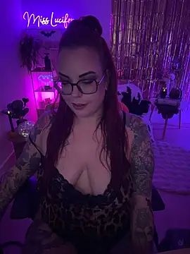Miss_Lucifer6 live cam on StripChat