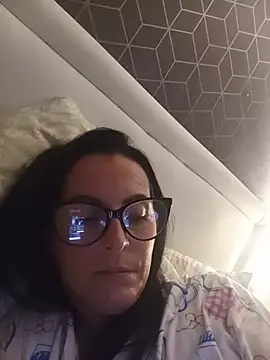 VelvetNaughty-Shem live cam preview