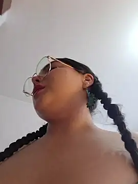 Julieth85_ live cam preview