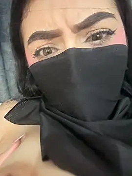 zharaaa18 live cam on StripChat