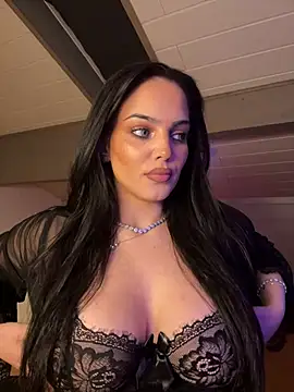 LunnaVey live cam on StripChat