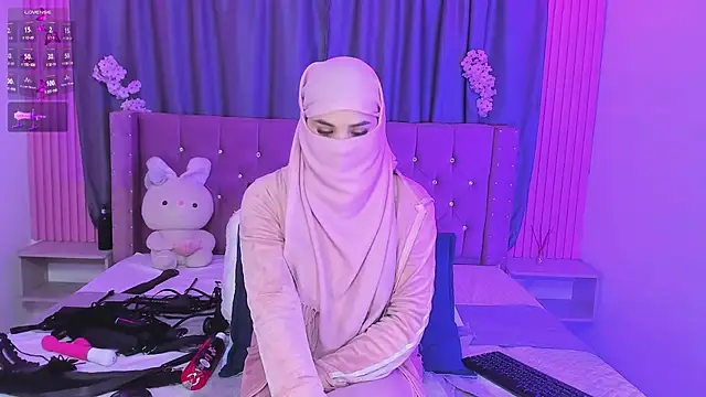 nayla-mouna (F young) - fingery in asss plug anal twerking