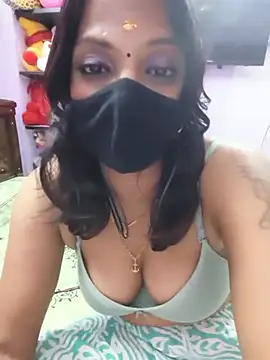 Tamil_Ishu live cam on StripChat