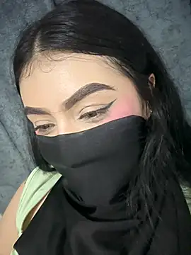 zharaaa18 live cam on StripChat