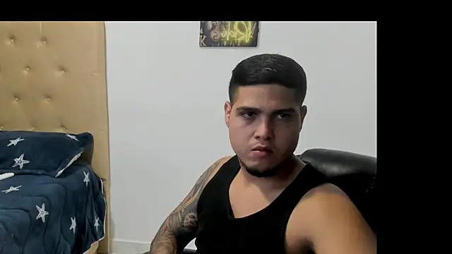 Latinboyco77 on Stripchat
