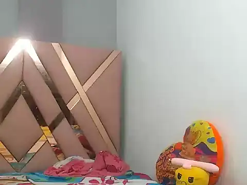 vaiolethts live cam on StripChat