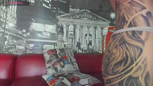 CloeRodriguez live cam on StripChat