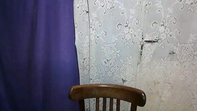 ExquisiteMature live cam on StripChat