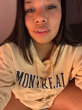 Rashell1_Queen live cam on StripChat