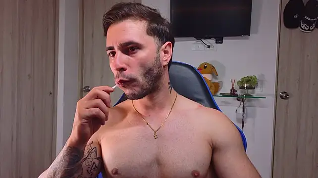 Latino_stud4u live cam on StripChat