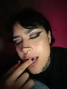 taaylor33 live cam on StripChat