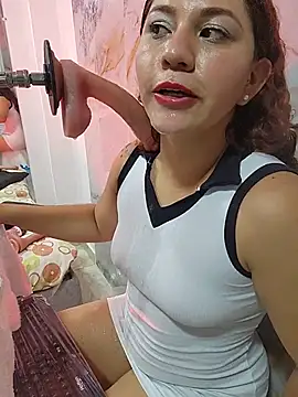 hade_cute live cam on StripChat