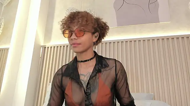 daiana_curly