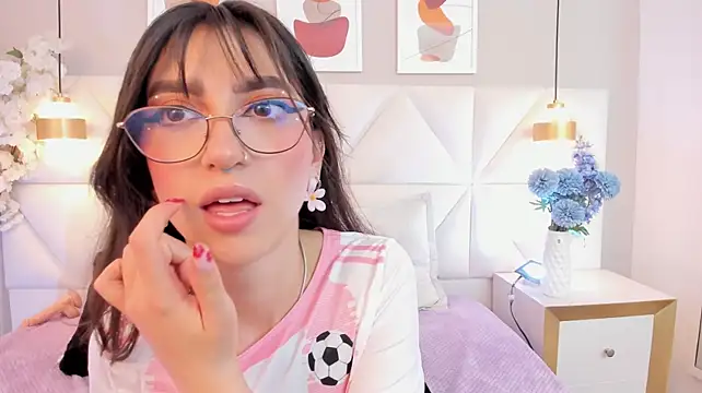 Zoey_kiss_